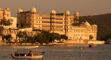 udaipur pichola lake boat trip