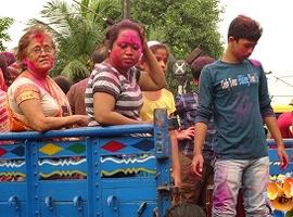 Busy street scene in Kolkata, India