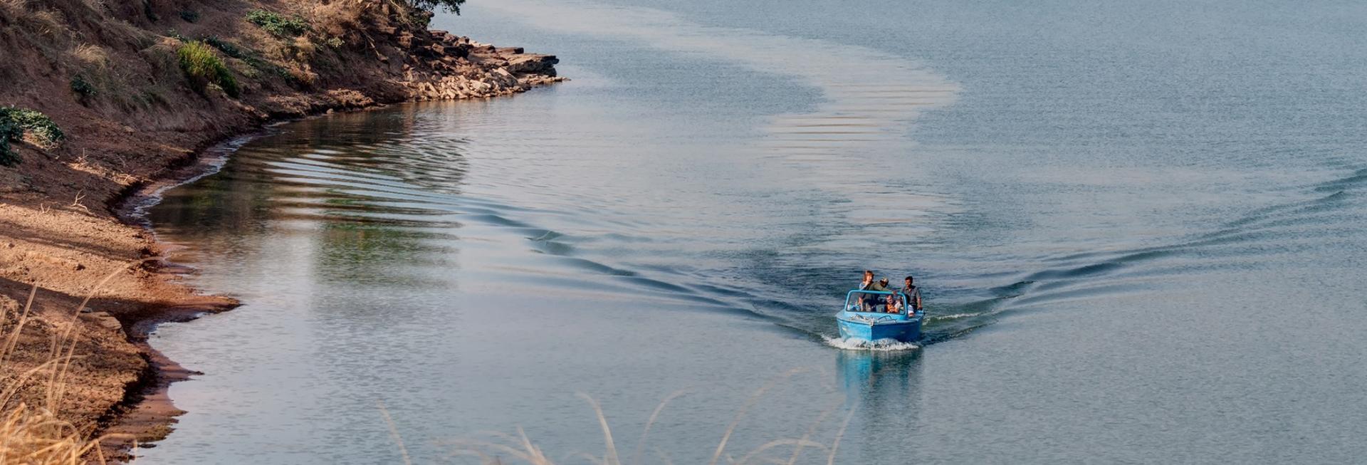 Boat safari on the Ken River