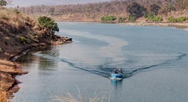 Boat safari on the Ken River