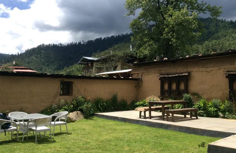 Courtyard, Lechuna Heritage Lodge