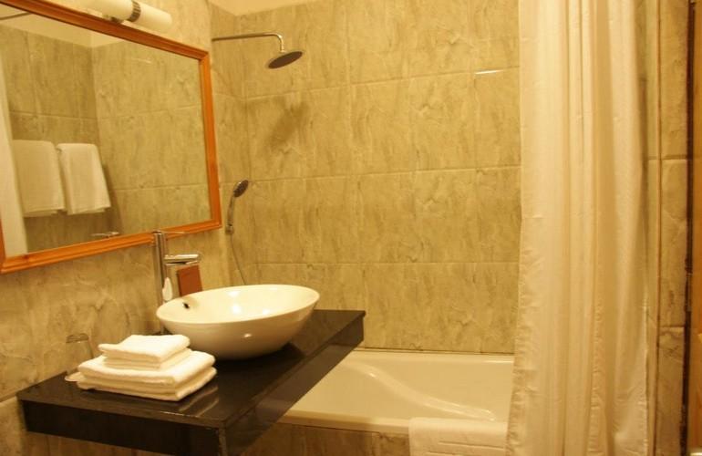 Bathroom, Hotel Pedling