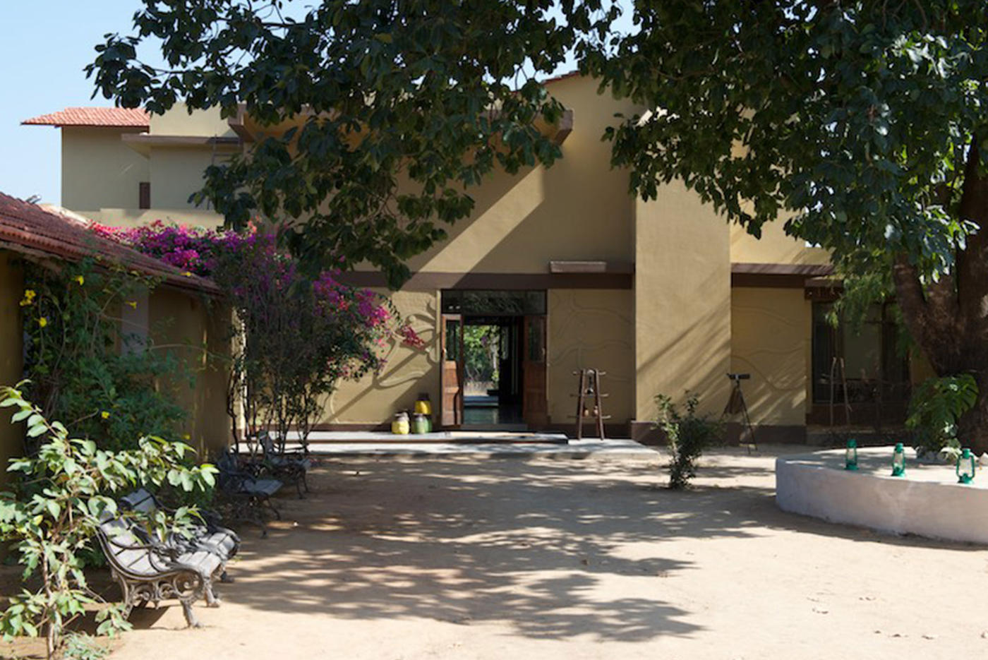 Courtyard, Forsyth Lodge