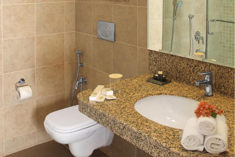 Bathroom, Svasara Jungle Lodge