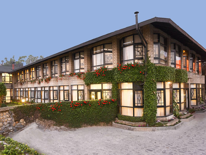 Exterior, Elgin Silver Oaks