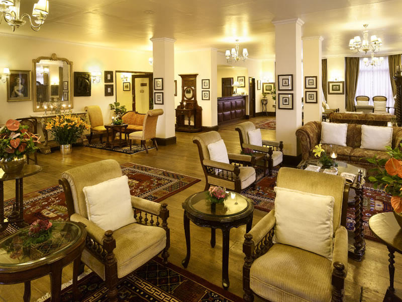 Lounge, Elgin Silver Oaks