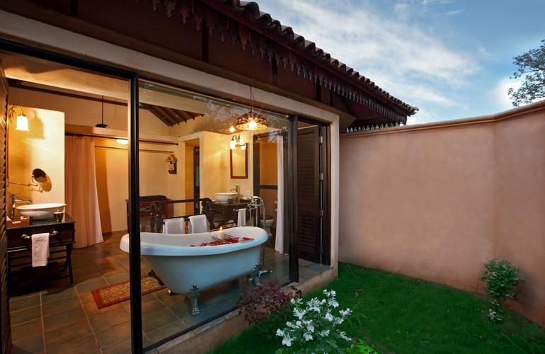 Bathroom, Tuli Tiger Corridor