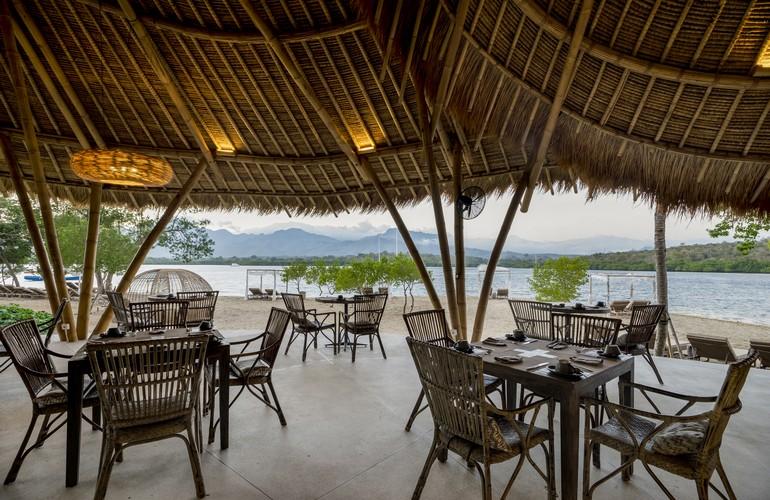 Pasir Putih Beach Club, Menjangan Dynasty Resort