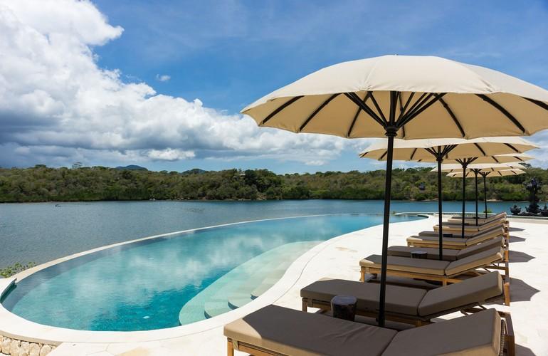 Swimming pool, Menjangan Dynasty Resort