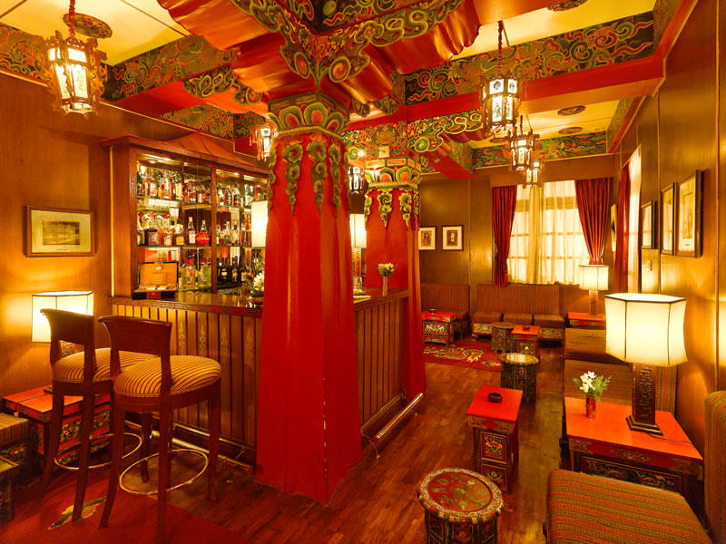 Dragon Bar, Elgin Nor Khill