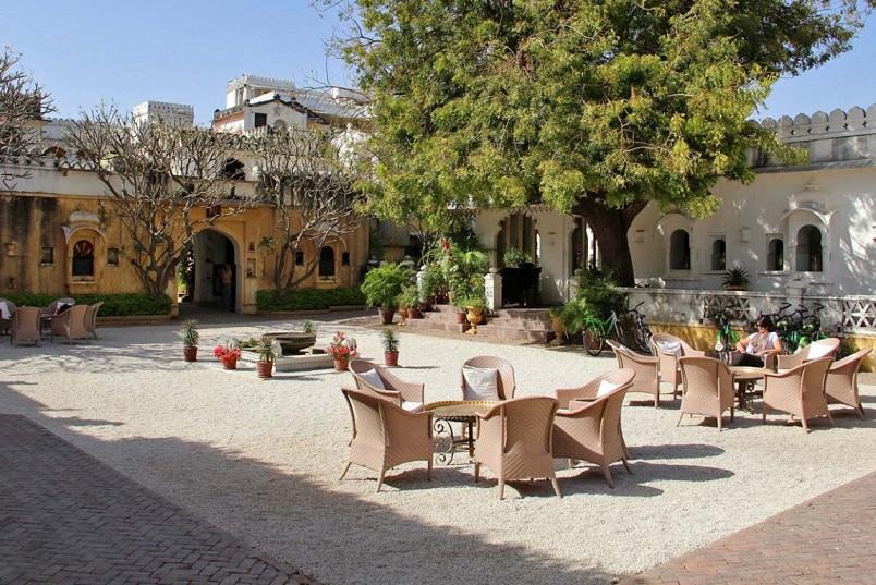 Outdoor Lounge, Rawla Narlai