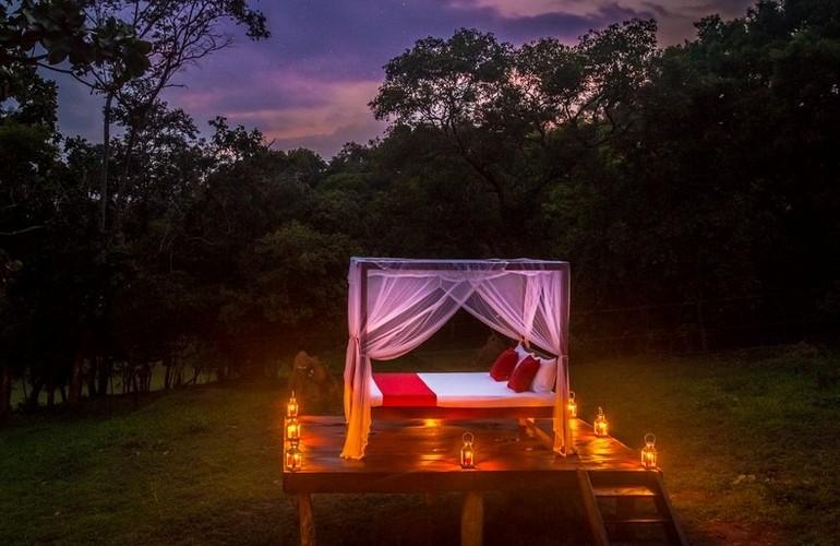 Outdoor Sleeping, Ahas Pokuna