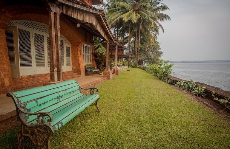 Views, Ahilya by the Sea