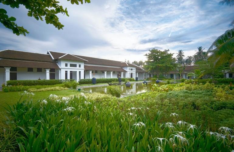 Garden with pond, Sofitel Luang Prabang