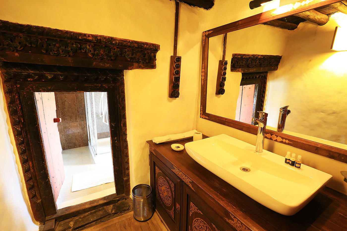 Bathroom, Stok Palace