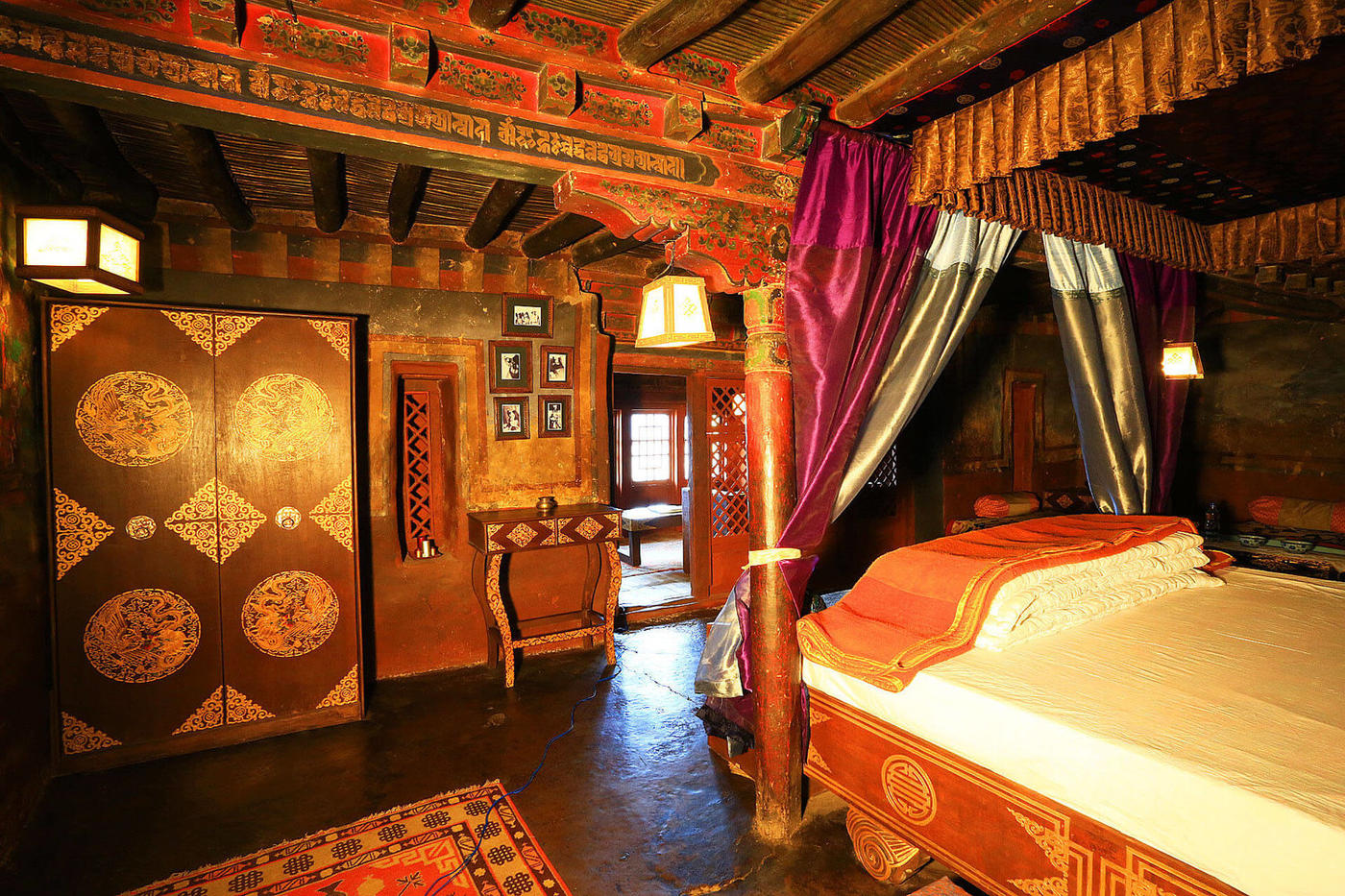 Room, Stok Palace