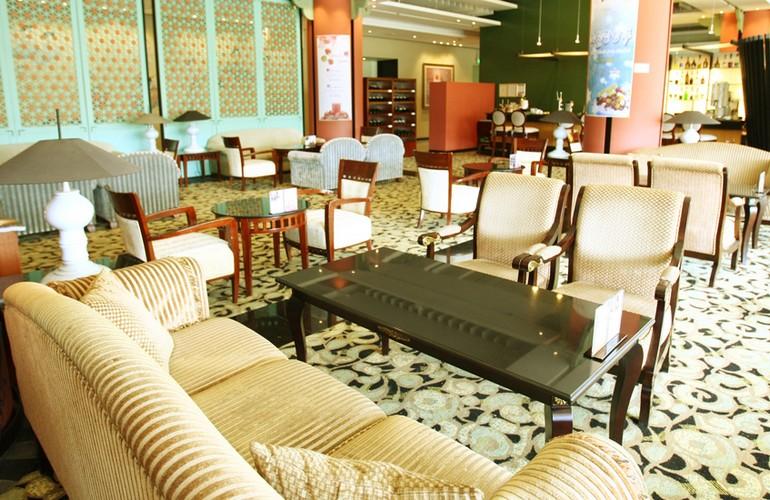 Lobby Lounge, Commodore Hotel