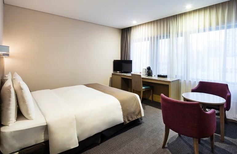 Deluxe Room, Center Mark Hotel