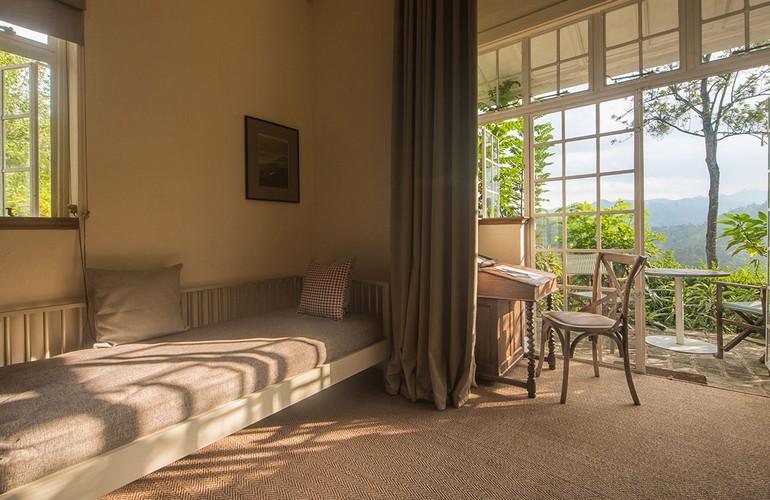 Bedroom, Nine Skies