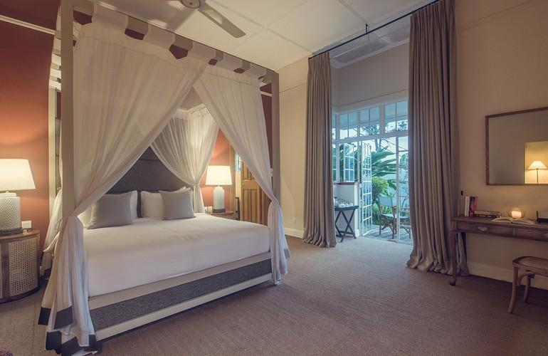 Bedroom, Nine Skies