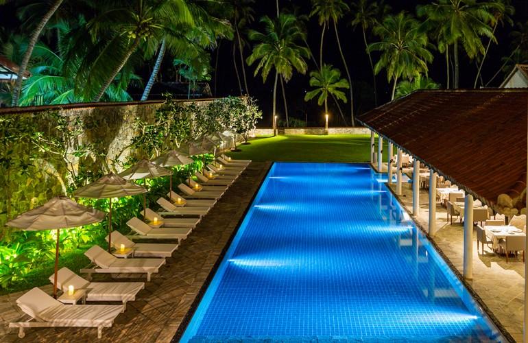 Swimming Pool at Night, Taru Villas - The Long House