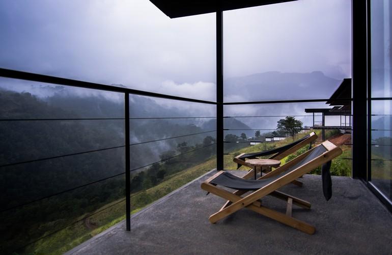 Balcony, Santani