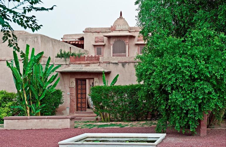 Courtyard, Ranvas