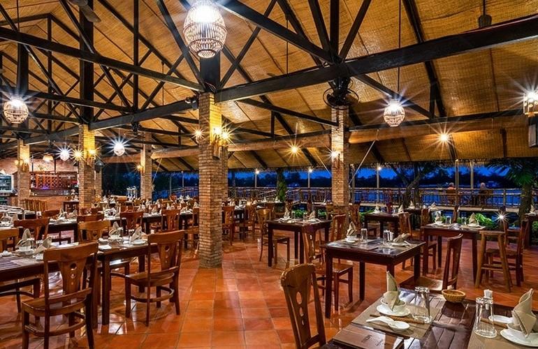 Restaurant, Mekong Lodge