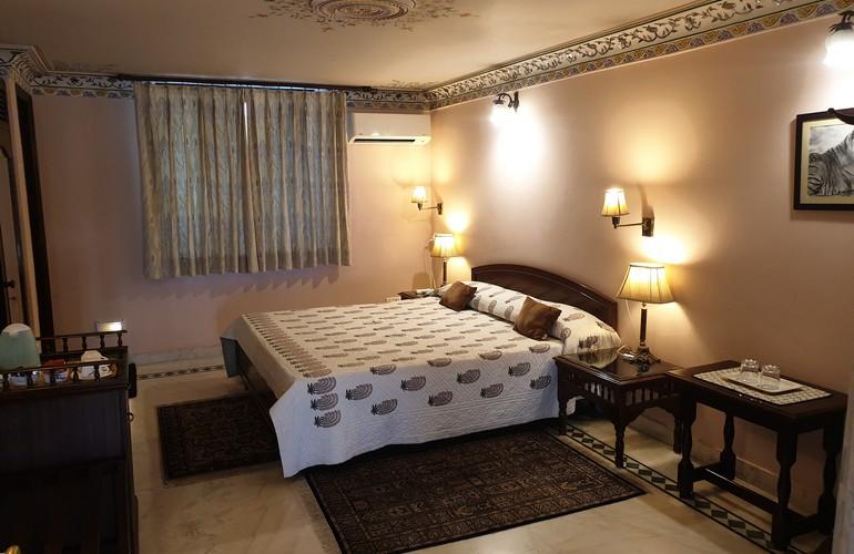 Standard Room, Jas Vilas