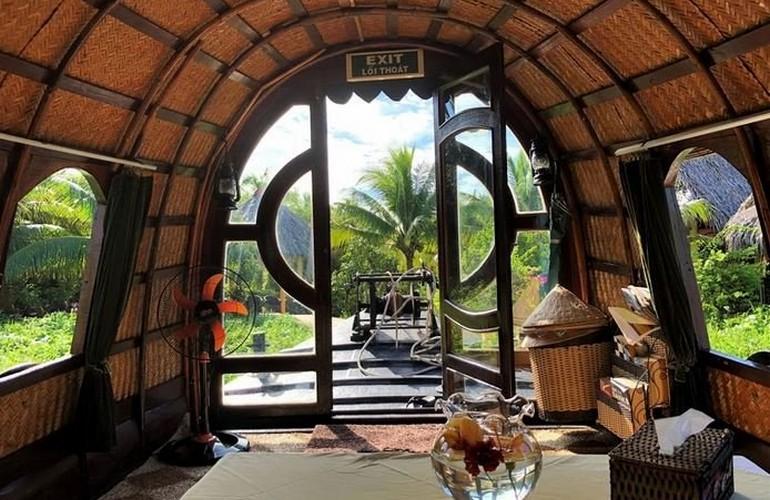 Living Area, Mango Cruise