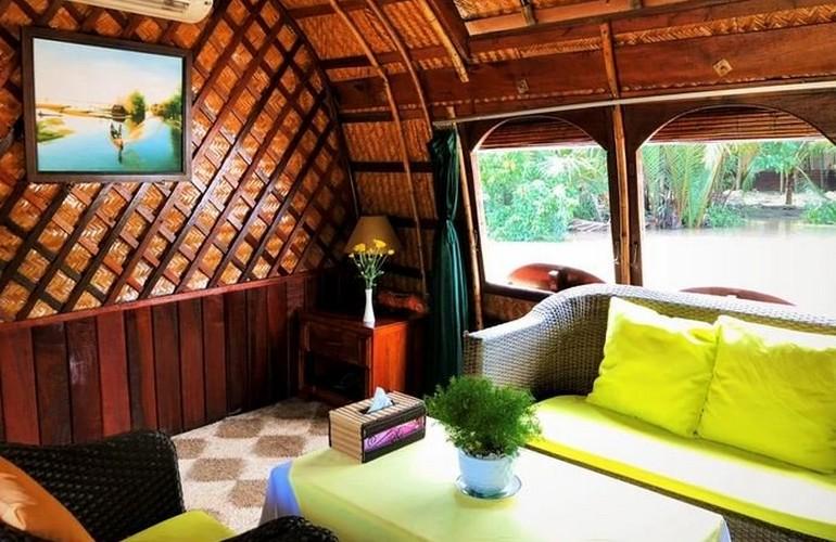 Living Area, Mango Cruise