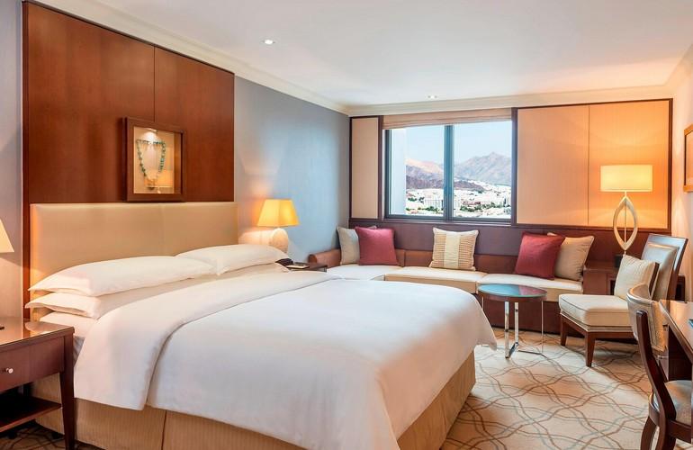 Deluxe Room, Sheraton Oman Hotel