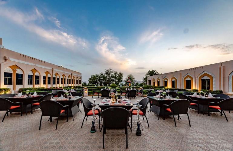 Pool Bar, Golden Tulip Nizwa