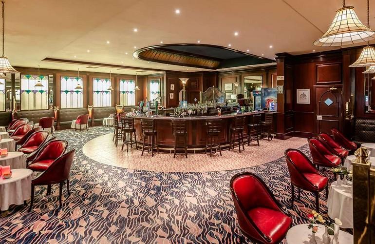 Al Wasit Bar, Golden Tulip Nizwa