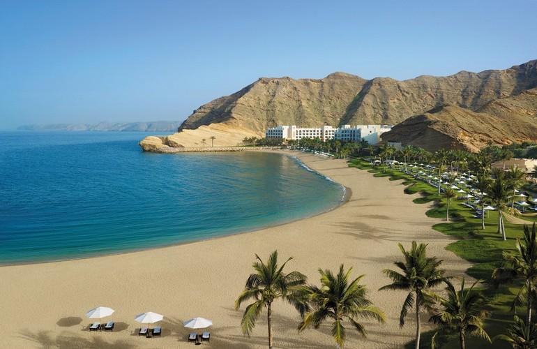 Beach, Shangri-La Al Bandar Resort