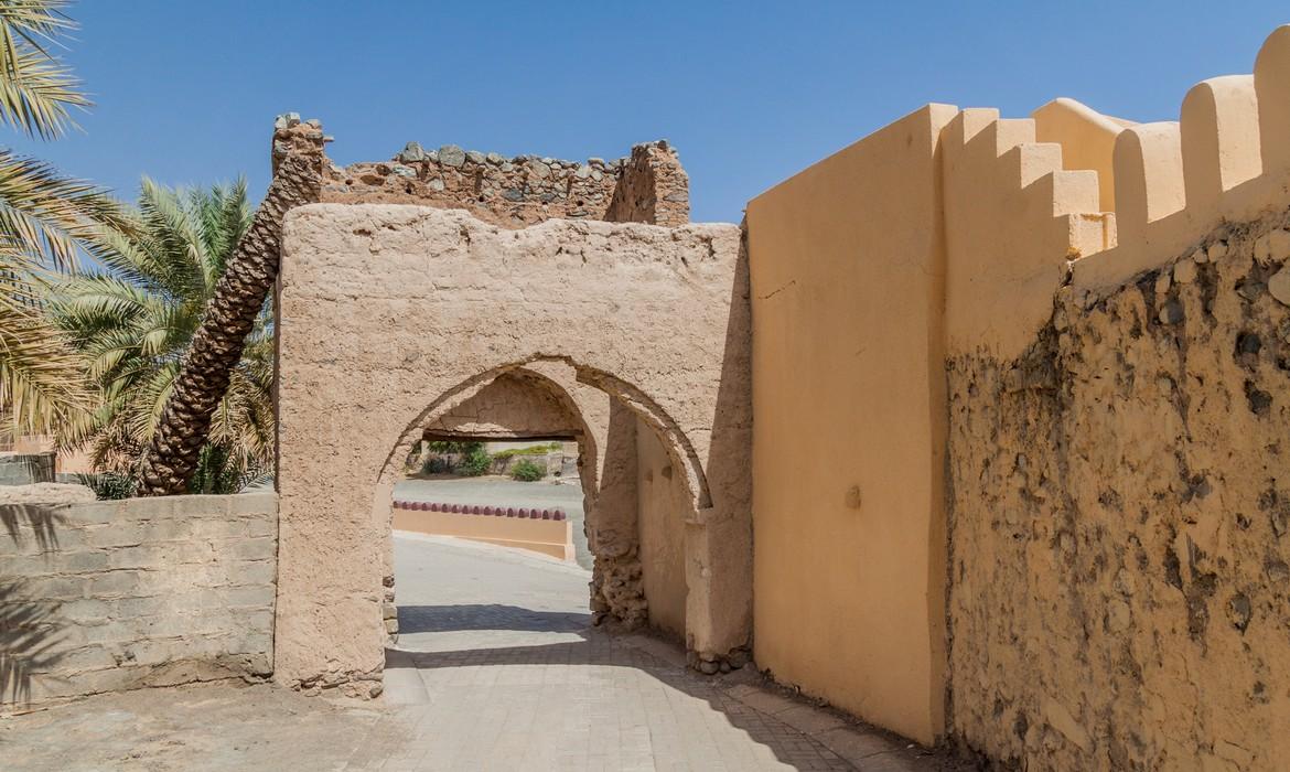 Old gate of ruined Ibra Old Quarter