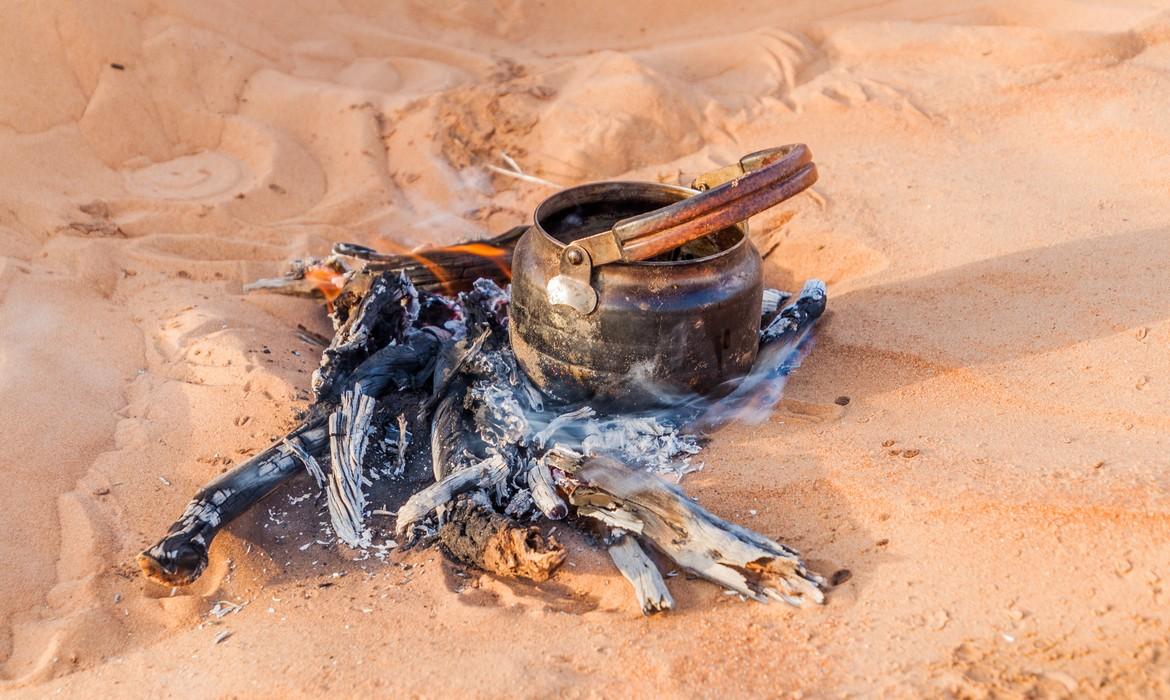 Boiling of a water in the sand dunes, Wahiba Sands