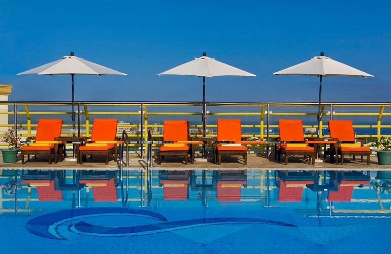 Rooftop Swimming Pool, City Seasons Hotel