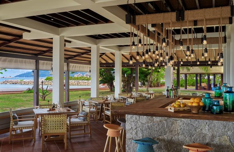 Island Cafe, Six Senses Zil Pasyon