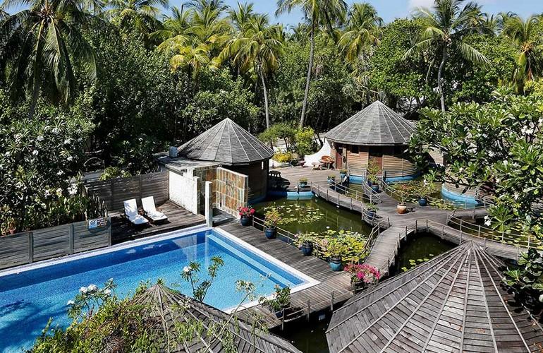 Swimming Pool & Spa, Nika Island Resort & Spa