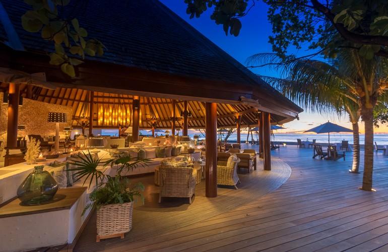 Deck, Denis Private Island