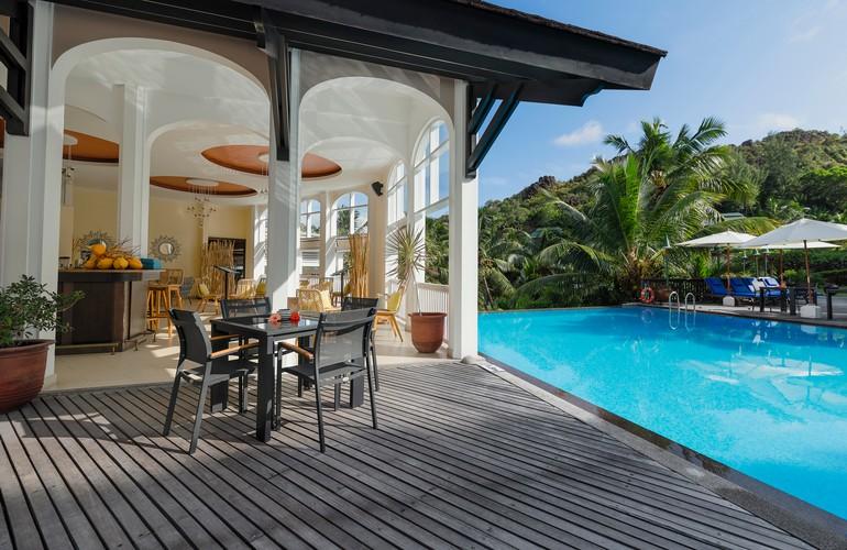 Swimming Pool & Bar, Hotel L'Archipel