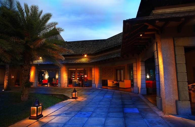 Bar, Maradiva Villas Resort & Spa