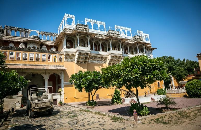 Exterior, Chanoud Garh
