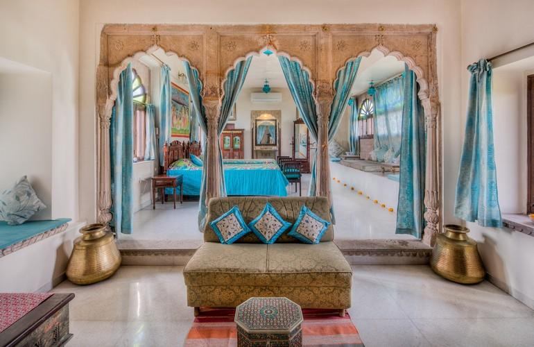 Suite, Chanoud Garh