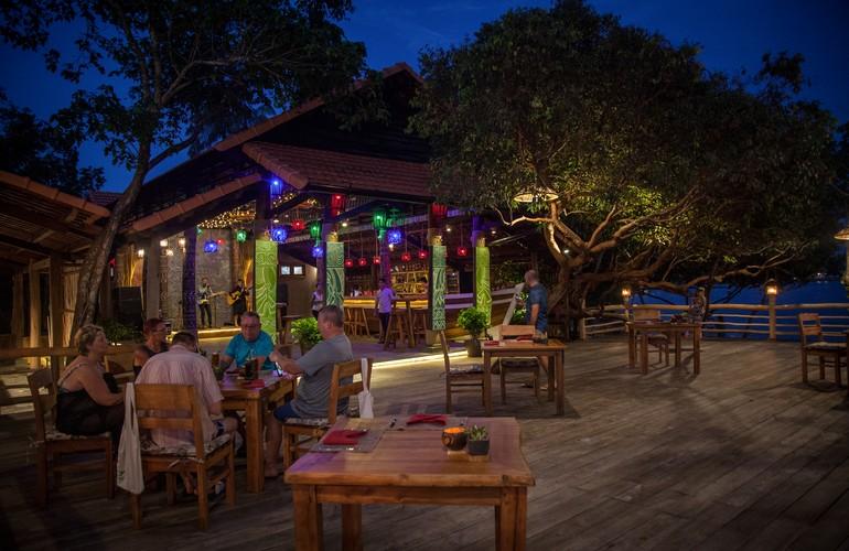 Coral Bay Lounge, Green Bay Phu Quoc Resort & Spa