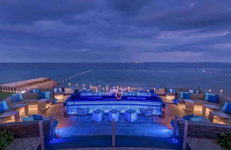 Rock Bar, Crimson Resort and Spa Mactan