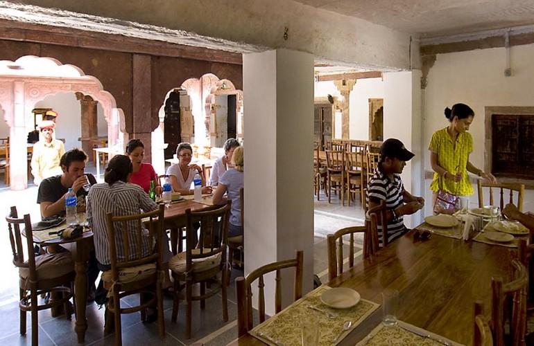 Dining, Chandelao Garh