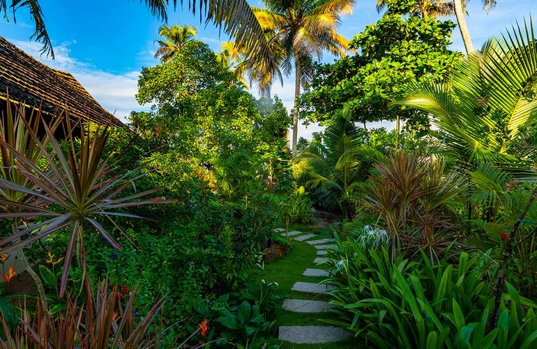 Gardens, Veena - by the Beach