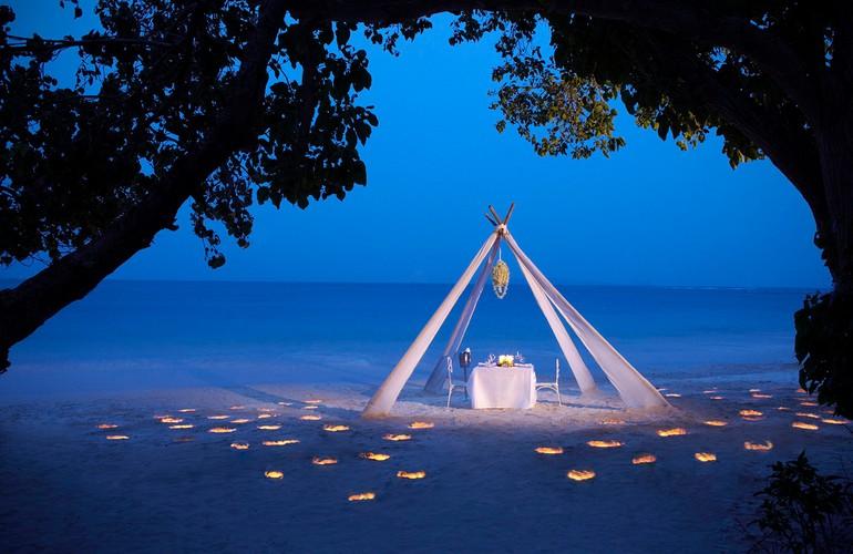 Beach dining, Cape Panwa Hotel